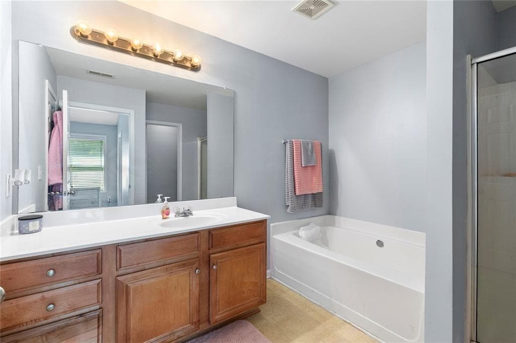 2 bedroom, 3 bathroom, 1,590 sq ft townhouse for sale at 2555 Flat Shoals Road 1604, Atlanta, GA 30127 — photo 5