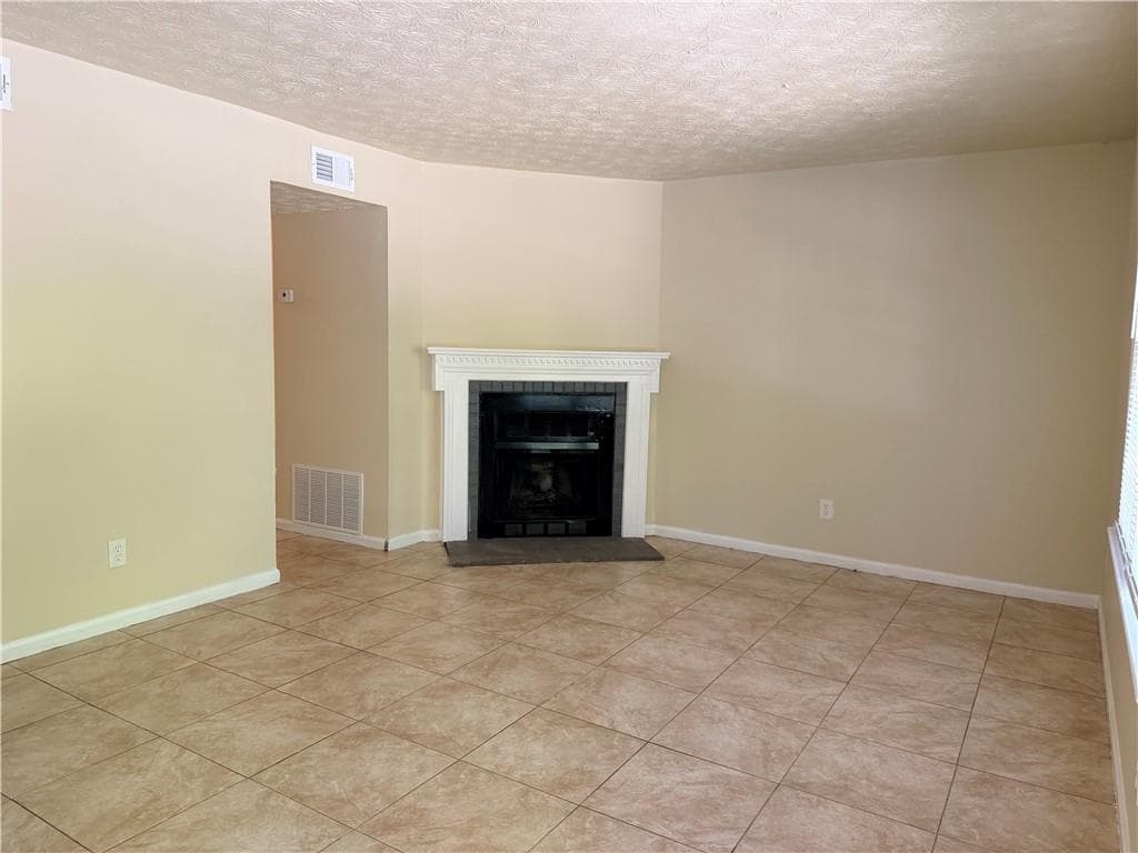 2 bedroom, 4 bathroom quadruplex for rent at 728 Burnt Creek Drive B, Lilburn, GA 30047 for $1,550 a month — photo 3