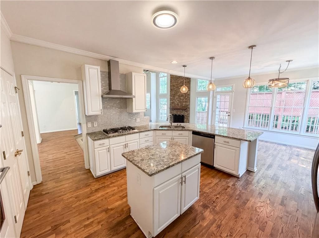 7 bedroom, 4 bathroom, 5,159 sq ft single family residence for sale at 165 Fieldstone Edge, Alpharetta, GA 30005 — photo 2