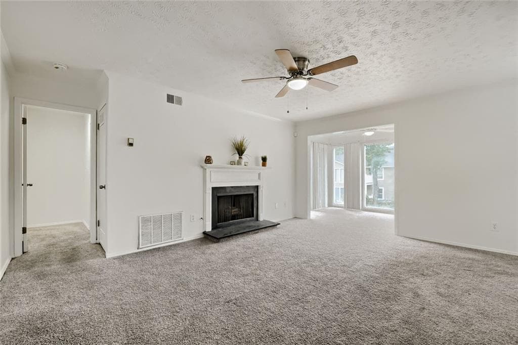 2 bedroom, 2 bathroom, 1,244 sq ft condominium under contract at 905 Augusta Drive, Marietta, GA 30067 — photo 4