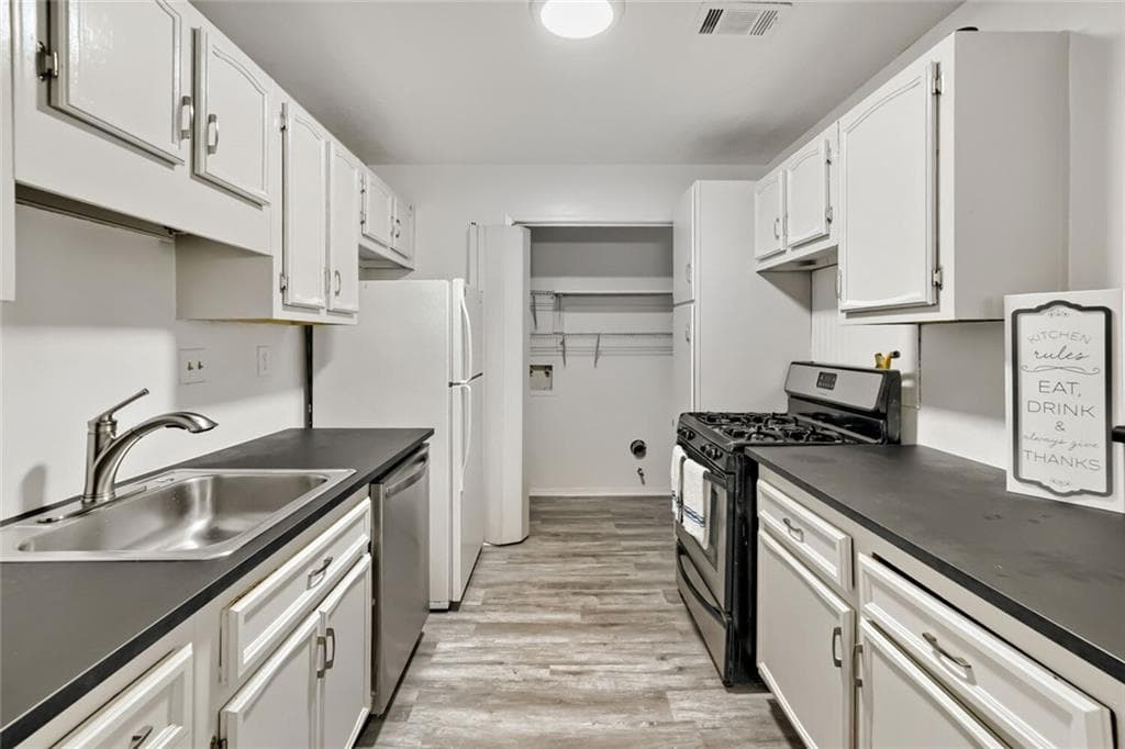 2 bedroom, 2 bathroom, 1,244 sq ft condominium under contract at 905 Augusta Drive, Marietta, GA 30067 — photo 7