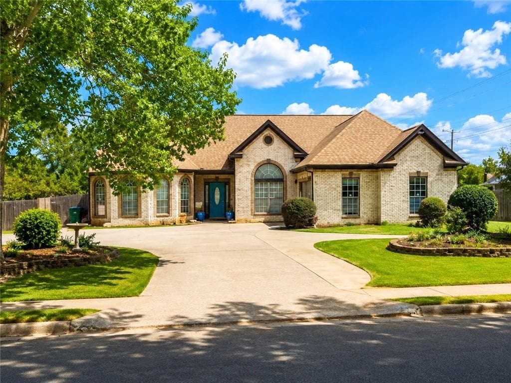 100 Wyckliffe Drive, Locust Grove, GA 30248 — most recent listing photo