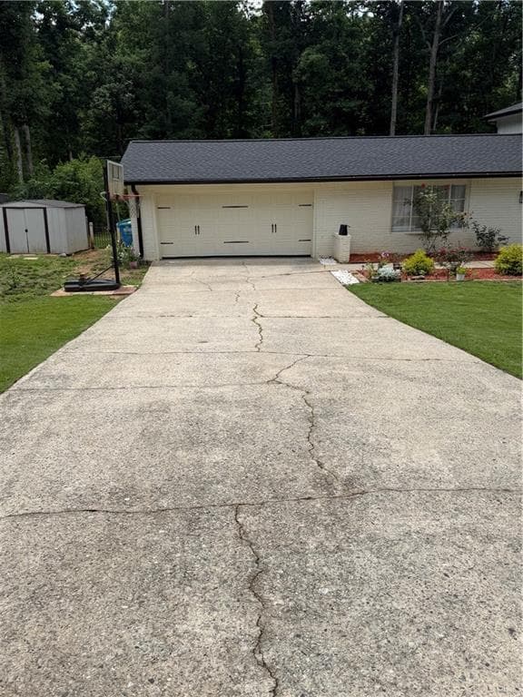 4 bedroom, 3 bathroom, 2,000 sq ft single family residence under contract at 1208 Golden Circle, Lilburn, GA 30047 — photo 3