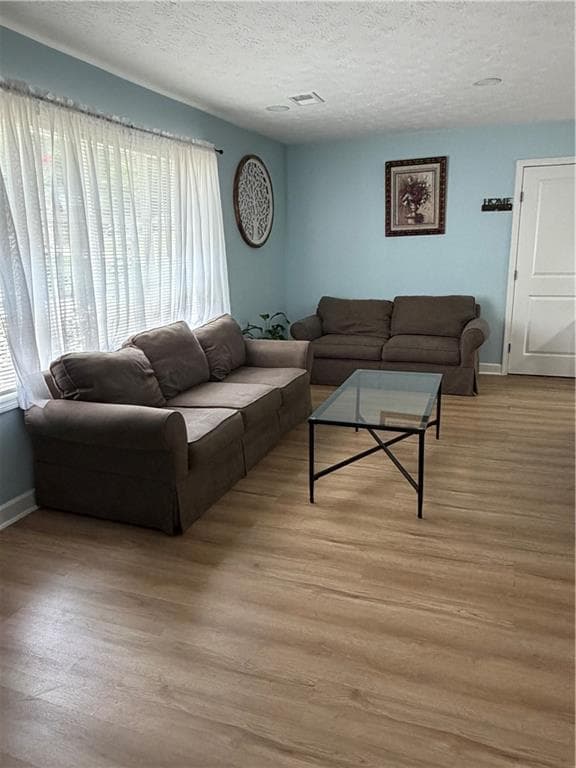 4 bedroom, 3 bathroom, 2,000 sq ft single family residence under contract at 1208 Golden Circle, Lilburn, GA 30047 — photo 4