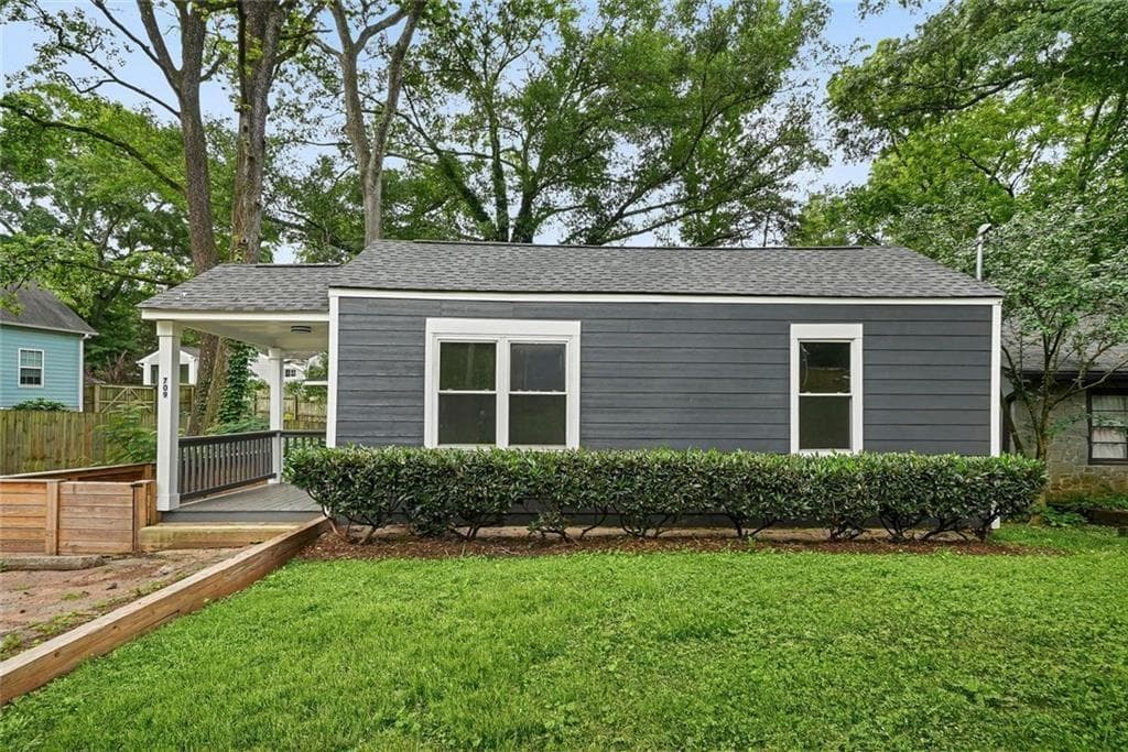 2 bedroom, 1 bathroom, 728 sq ft single family residence for sale at 709 Francis Avenue, Atlanta, GA 30312 — photo 2