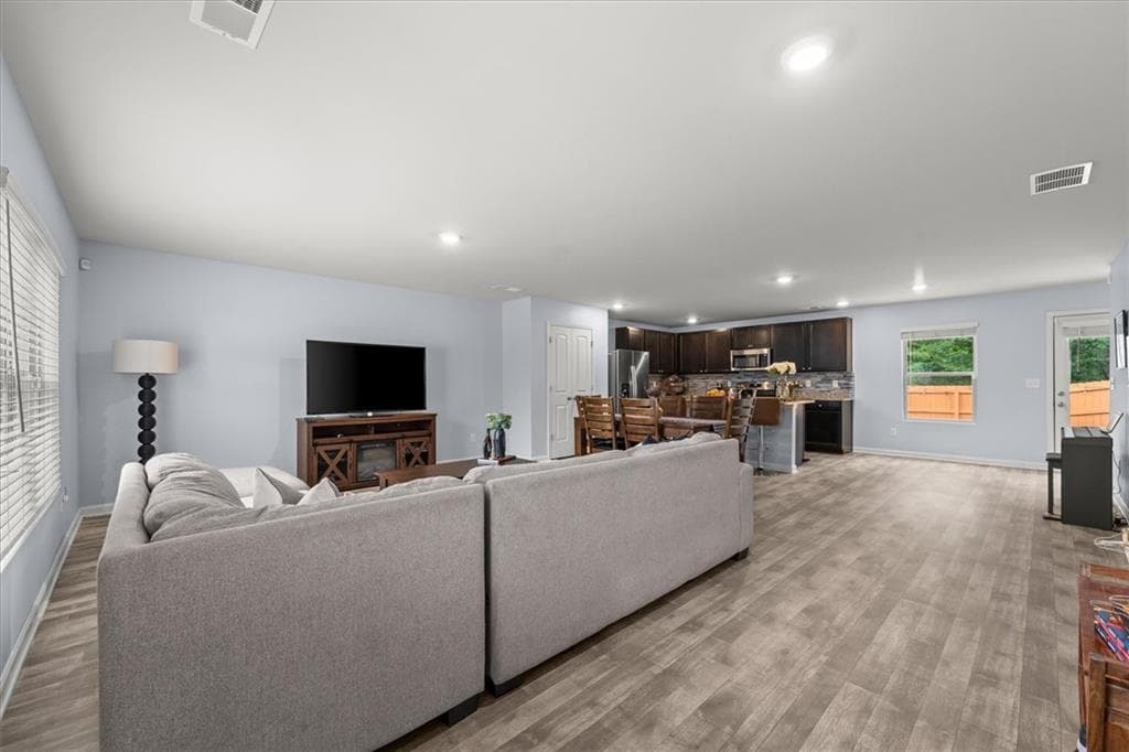 4 bedroom, 3 bathroom, 2,272 sq ft single family residence for sale at 6550 Beaver Creek Trail, Atlanta, GA 30349 — photo 6