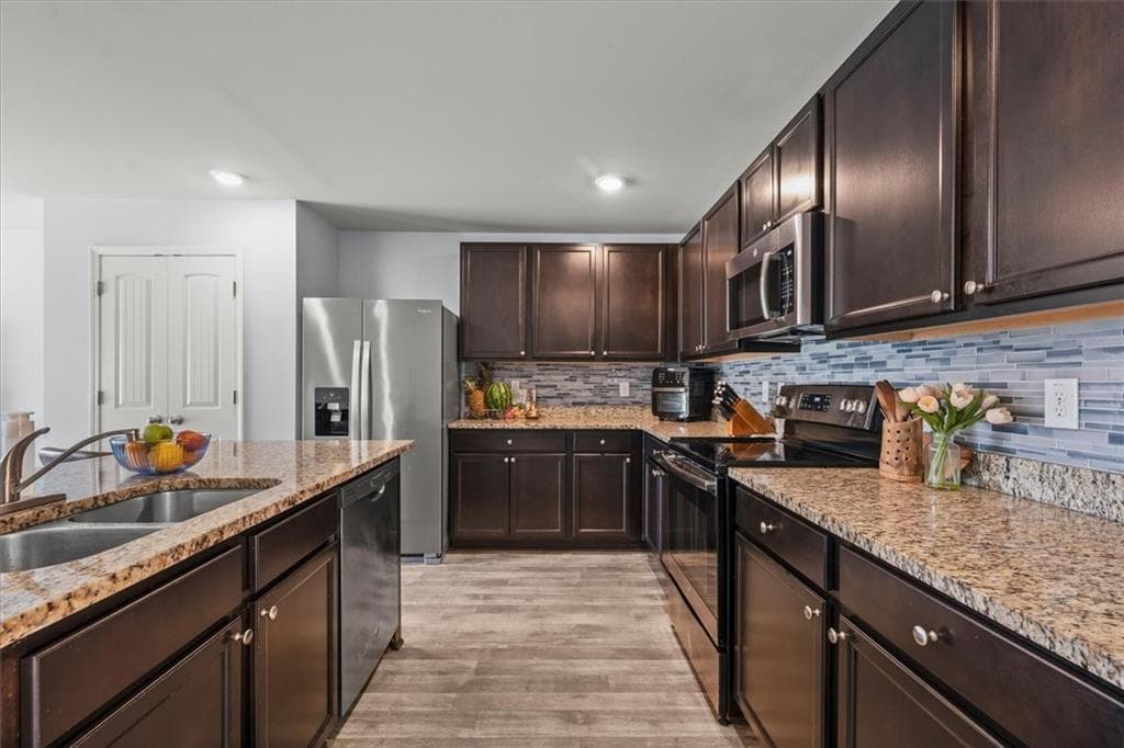 4 bedroom, 3 bathroom, 2,272 sq ft single family residence for sale at 6550 Beaver Creek Trail, Atlanta, GA 30349 — photo 8