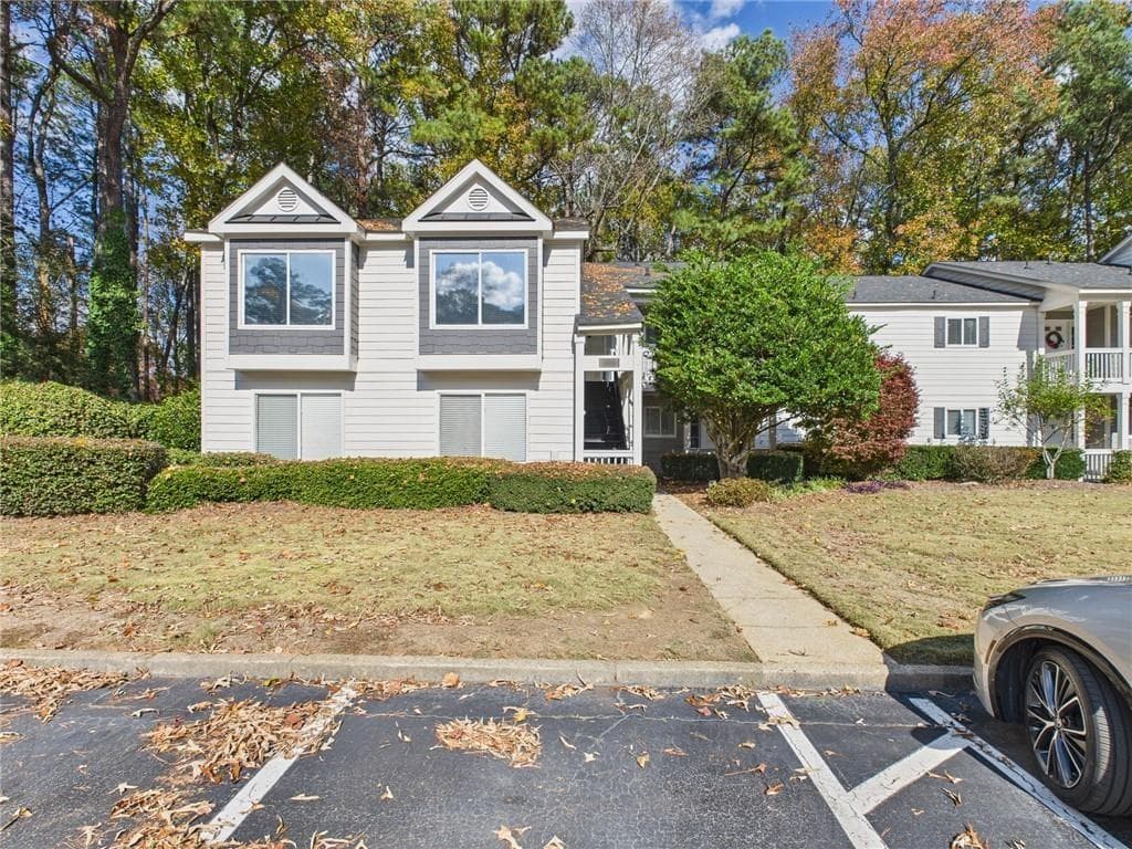 2 bedroom, 2 bathroom, 1,282 sq ft condominium for sale at 32 Rumson Court, Smyrna, GA 30080