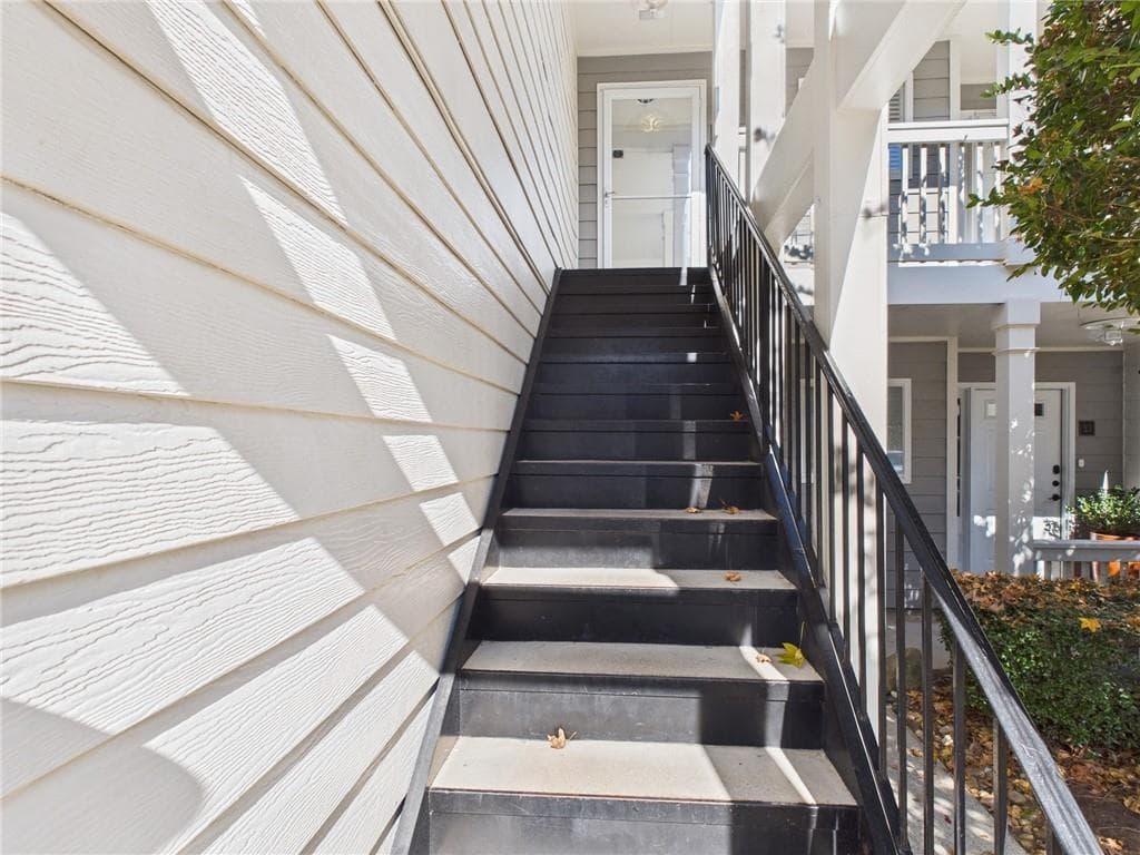 2 bedroom, 2 bathroom, 1,282 sq ft condominium for sale at 32 Rumson Court, Smyrna, GA 30080 — photo 2