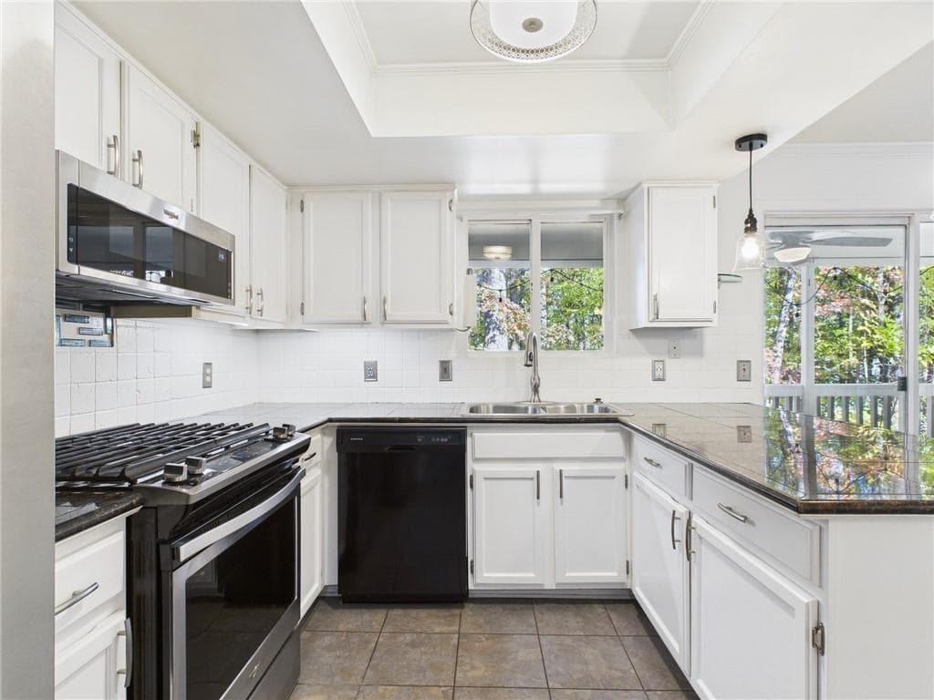2 bedroom, 2 bathroom, 1,282 sq ft condominium for sale at 32 Rumson Court, Smyrna, GA 30080 — photo 7