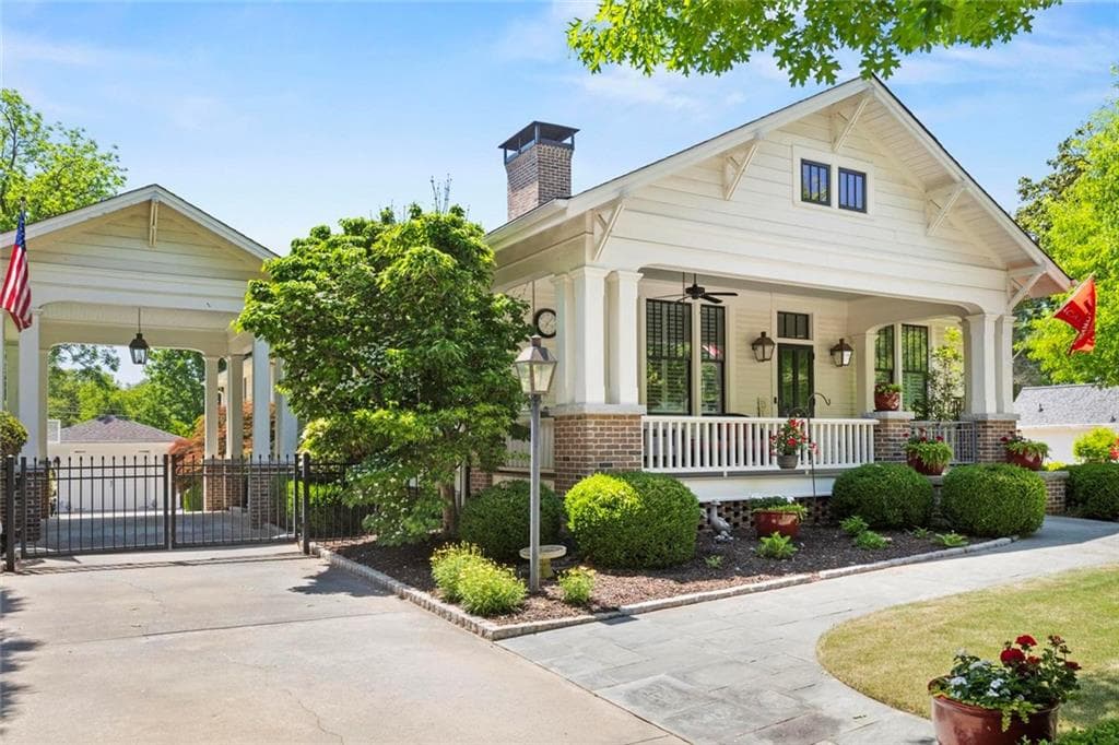 3 bedroom, 4 bathroom, 2,688 sq ft single family residence under contract at 1982 Rugby Avenue, Atlanta, GA 30337