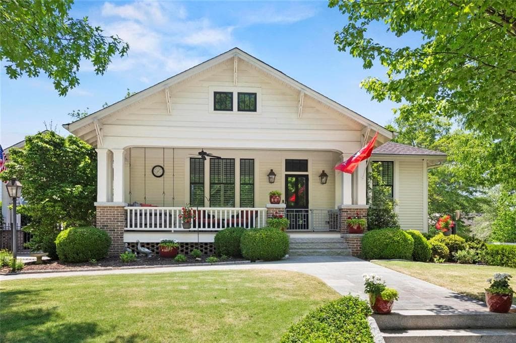3 bedroom, 4 bathroom, 2,688 sq ft single family residence under contract at 1982 Rugby Avenue, Atlanta, GA 30337 — photo 2