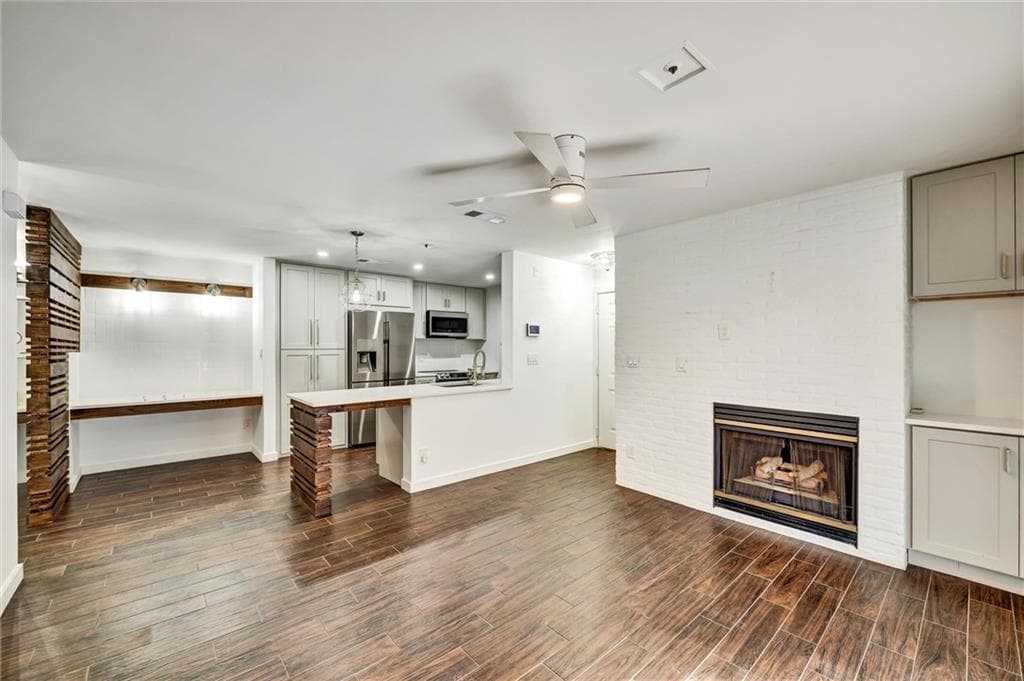 1 bedroom, 1 bathroom, 711 sq ft condominium sold at 501 Granville Court, Atlanta, GA 30328