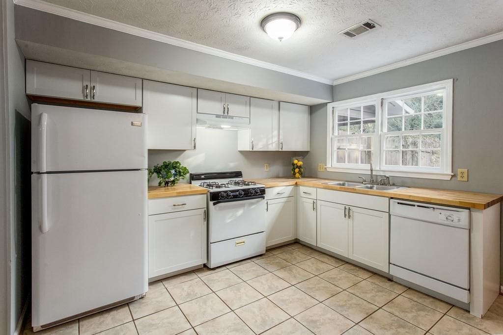 2 bedroom, 3 bathroom, 1,120 sq ft townhouse for rent at 1405 Kennesaw Trace, Kennesaw, GA 30144 for $1,800 a month — photo 10