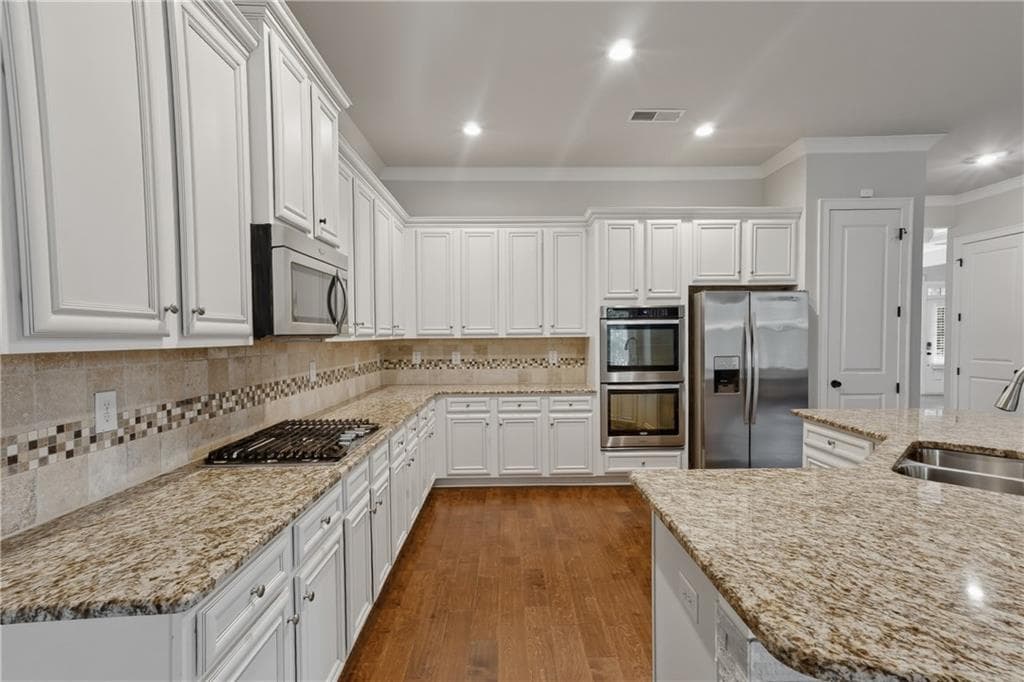 4 bedroom, 4 bathroom, 3,702 sq ft single family residence under contract at 7112 Treveno Place, Locust Grove, GA 30248 — photo 2