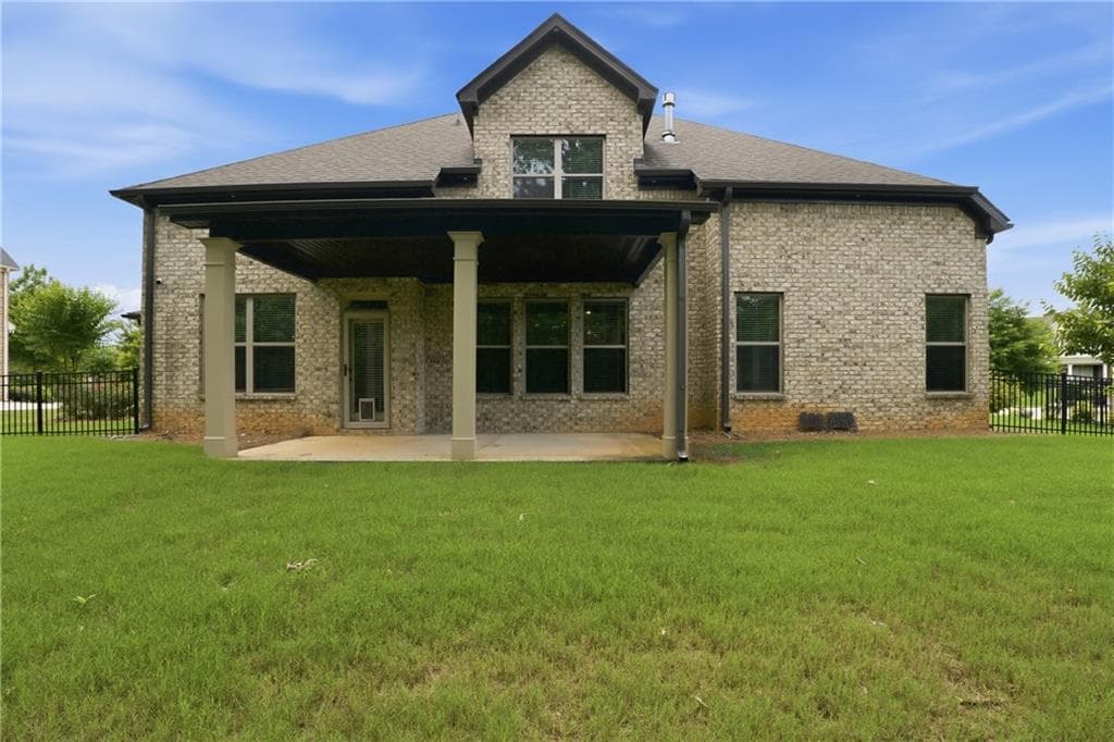 4 bedroom, 4 bathroom, 3,702 sq ft single family residence under contract at 7112 Treveno Place, Locust Grove, GA 30248 — photo 5