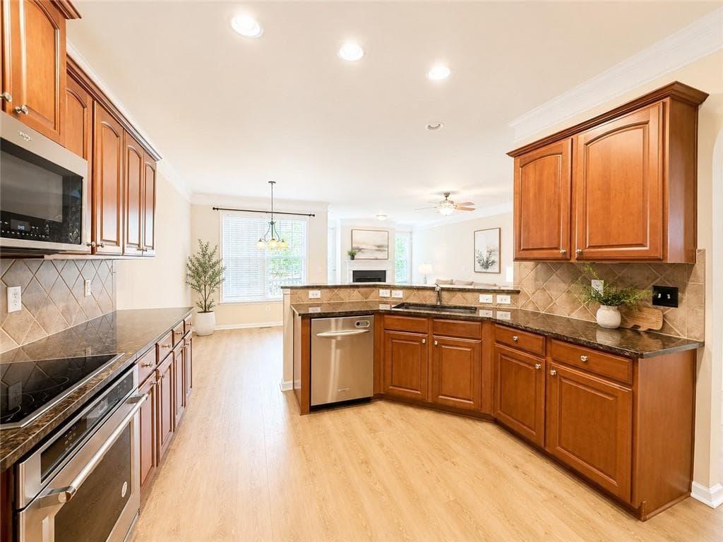 4 bedroom, 4 bathroom, 2,745 sq ft townhouse for rent at 6065 Cameron Pointe, Peachtree Corners, GA 30092 for $2,940 a month — photo 6