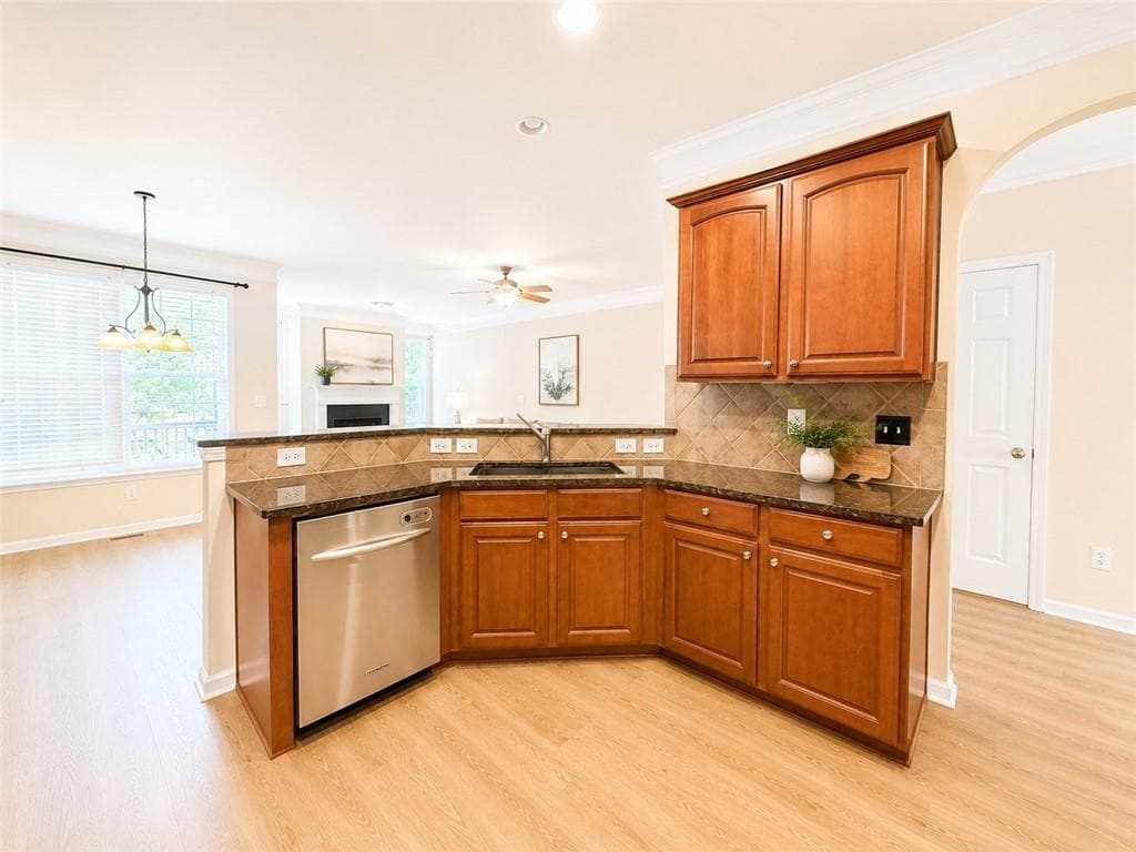 4 bedroom, 4 bathroom, 2,745 sq ft townhouse for rent at 6065 Cameron Pointe, Peachtree Corners, GA 30092 for $2,940 a month — photo 7
