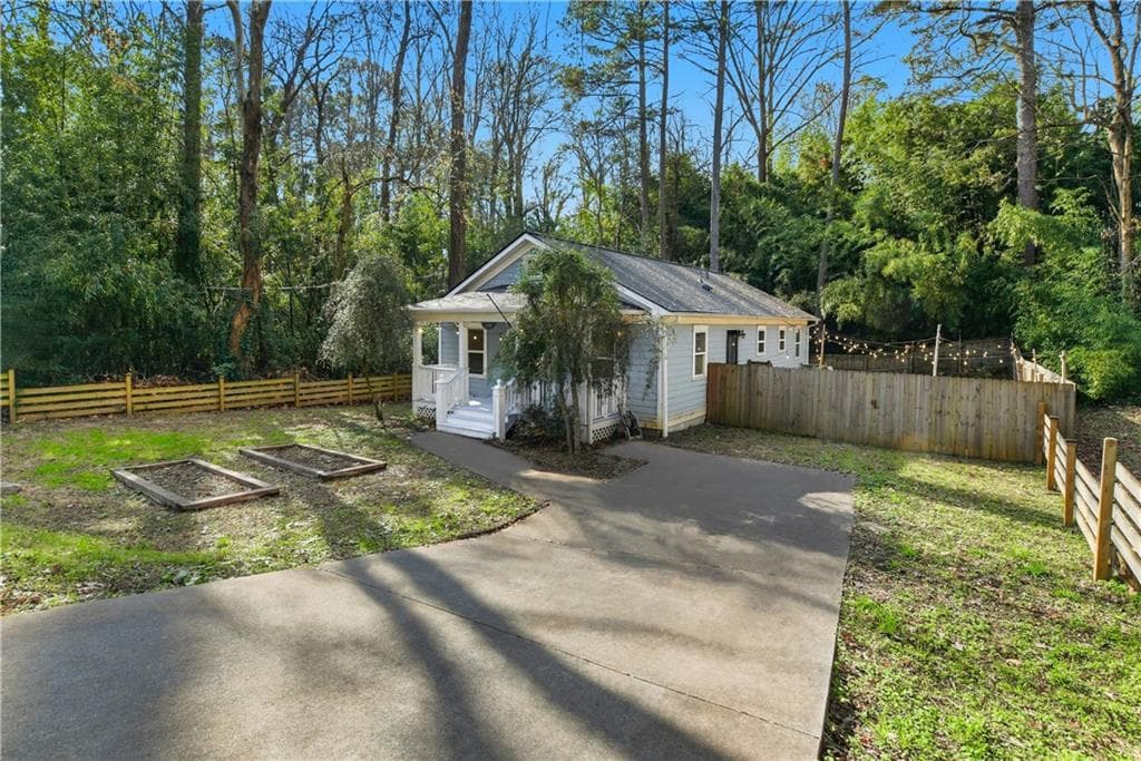 3 bedroom, 2 bathroom, 1,274 sq ft single family residence under contract at 1999 Fremont Street, Atlanta, GA 30315 — photo 2