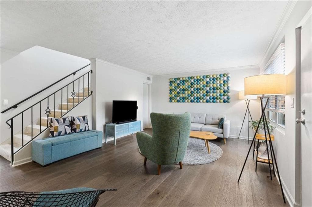 2 bedroom, 2 bathroom, 1,168 sq ft townhouse sold at 327 Lakemoore Drive B, Atlanta, GA 30342