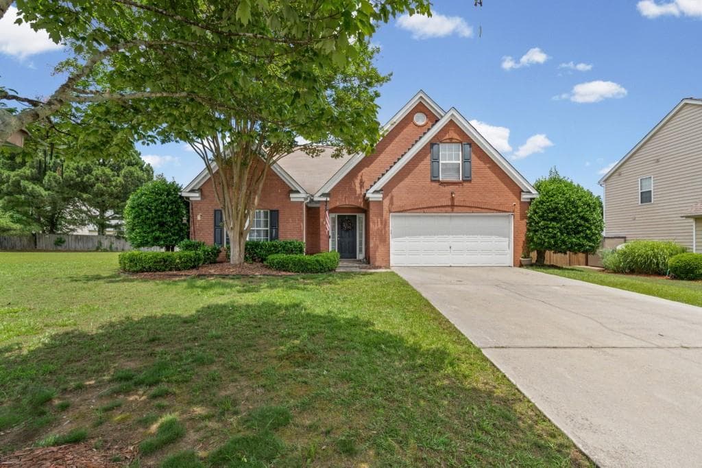 4 bedroom, 2 bathroom, 1,988 sq ft single family residence for sale at 2114 Beacon Crest Drive, Buford, GA 30519 — photo 4