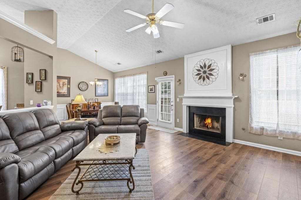 4 bedroom, 2 bathroom, 1,988 sq ft single family residence for sale at 2114 Beacon Crest Drive, Buford, GA 30519 — photo 8