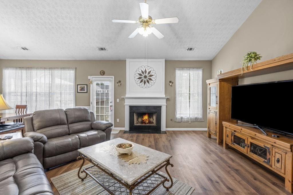 4 bedroom, 2 bathroom, 1,988 sq ft single family residence for sale at 2114 Beacon Crest Drive, Buford, GA 30519 — photo 9