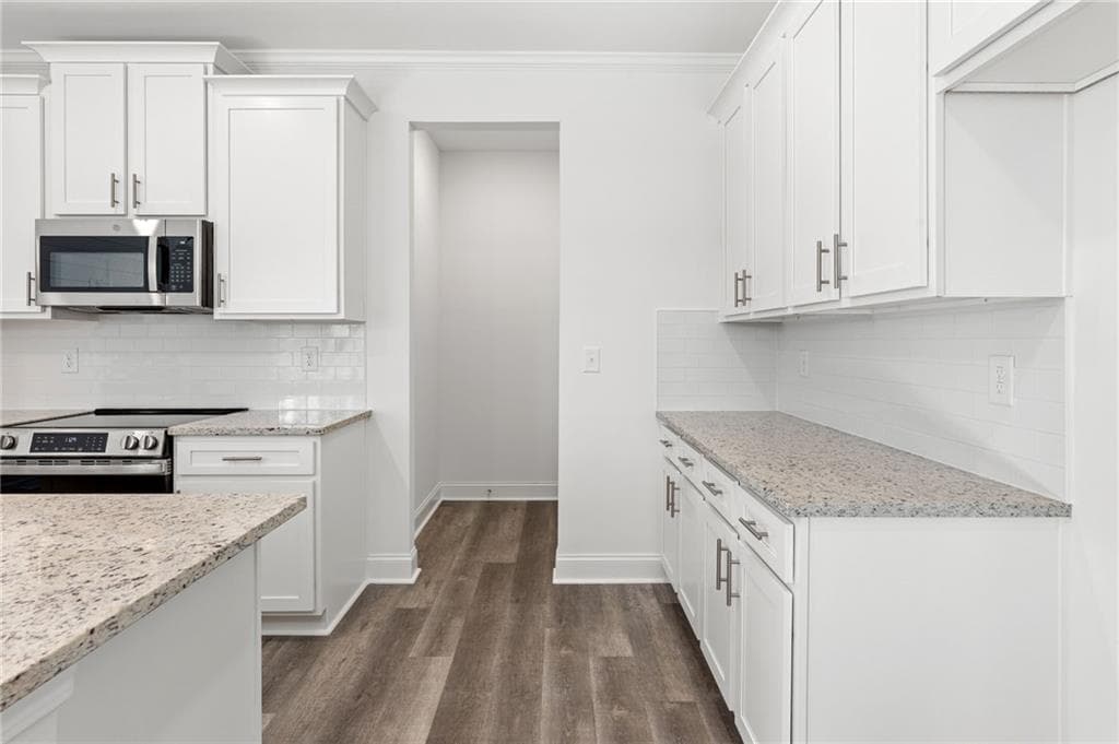 3 bedroom, 3 bathroom, 1,786 sq ft townhouse under contract at 5643 Chickory Drive, Flowery Branch, GA 30542 — photo 3
