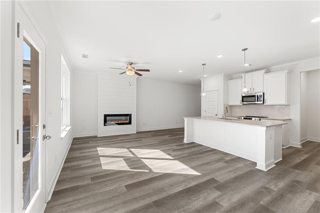 3 bedroom, 3 bathroom, 1,786 sq ft townhouse under contract at 5643 Chickory Drive, Flowery Branch, GA 30542 — photo 6