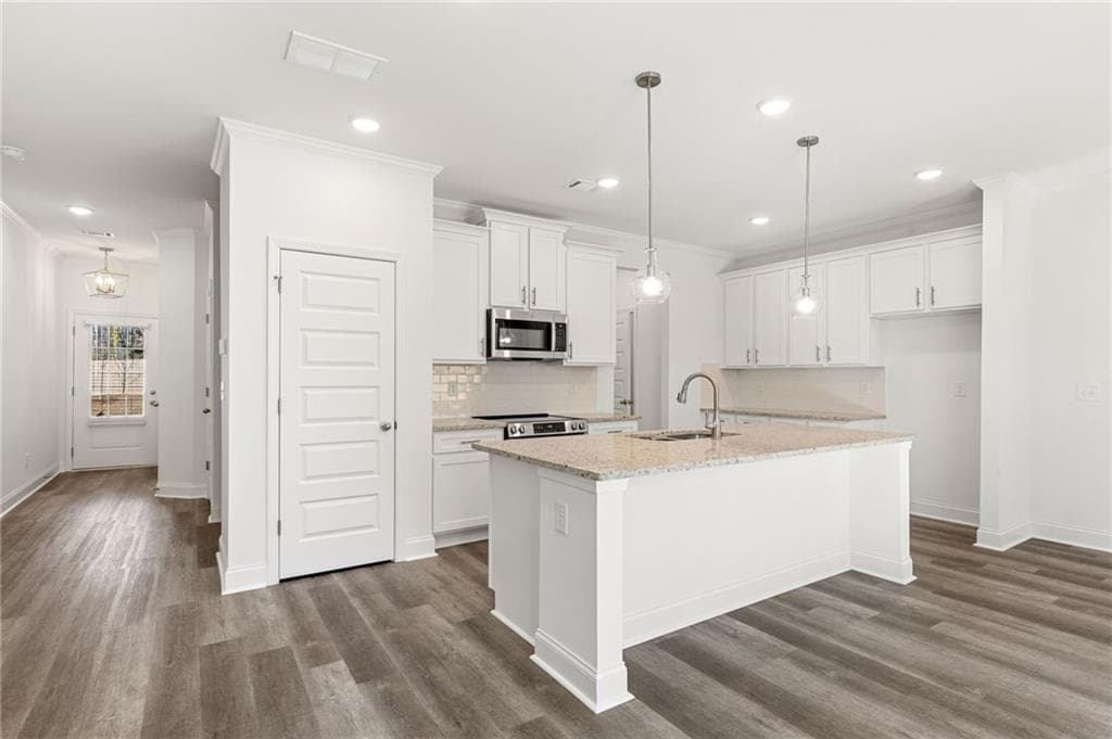 3 bedroom, 3 bathroom, 1,786 sq ft townhouse under contract at 5643 Chickory Drive, Flowery Branch, GA 30542 — photo 10