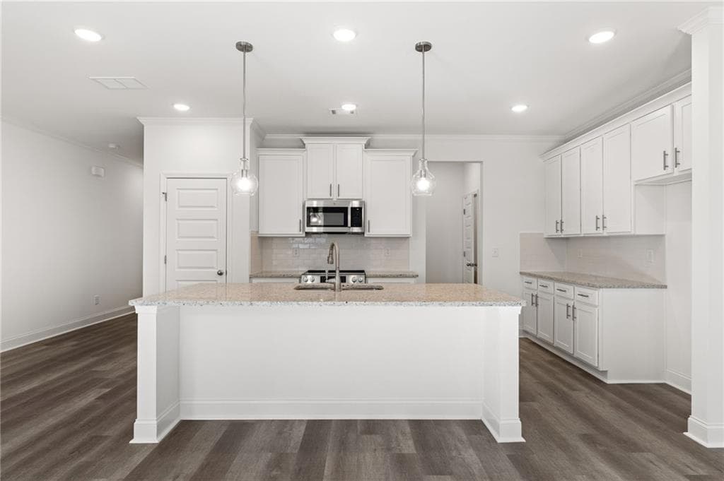 3 bedroom, 3 bathroom, 1,786 sq ft townhouse under contract at 5643 Chickory Drive, Flowery Branch, GA 30542 — photo 9