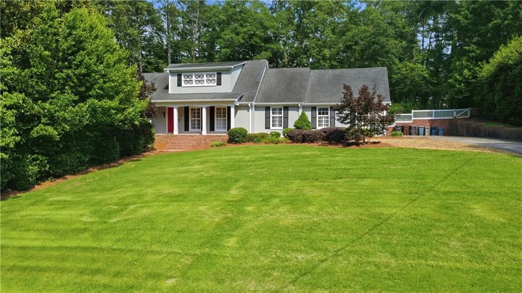 4 bedroom, 4 bathroom, 3,450 sq ft single family residence under contract at 2 Walnut Drive, Cartersville, GA 30120 — photo 4
