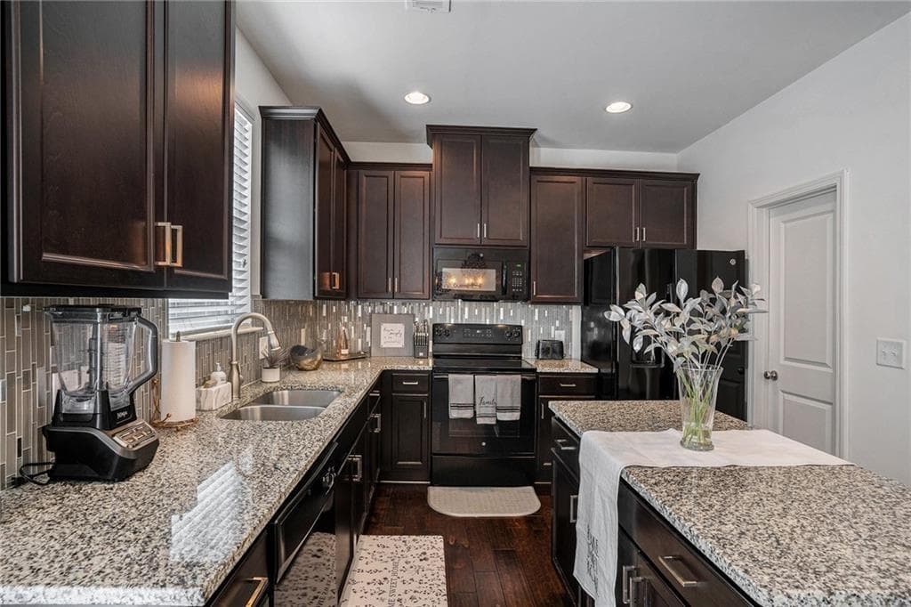 3 bedroom, 3 bathroom, 1,926 sq ft townhouse for sale at 4084 Fireoak Drive, Decatur, GA 30032 — photo 5