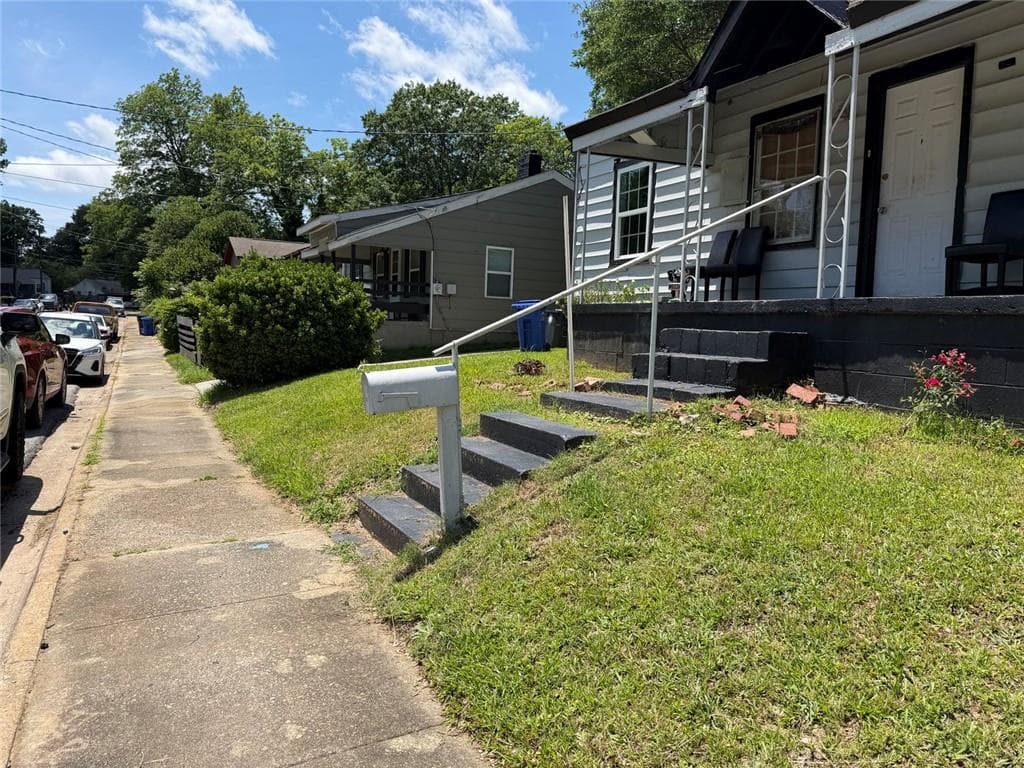 2 bedroom, 1 bathroom, 616 sq ft single family residence under contract at 1067 Desota Street, Gainesville, GA 30501 — photo 3