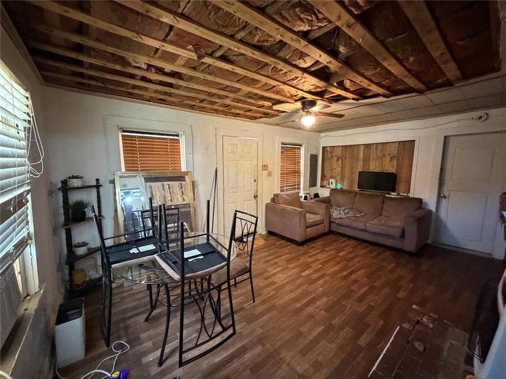 2 bedroom, 1 bathroom, 616 sq ft single family residence under contract at 1067 Desota Street, Gainesville, GA 30501 — photo 4