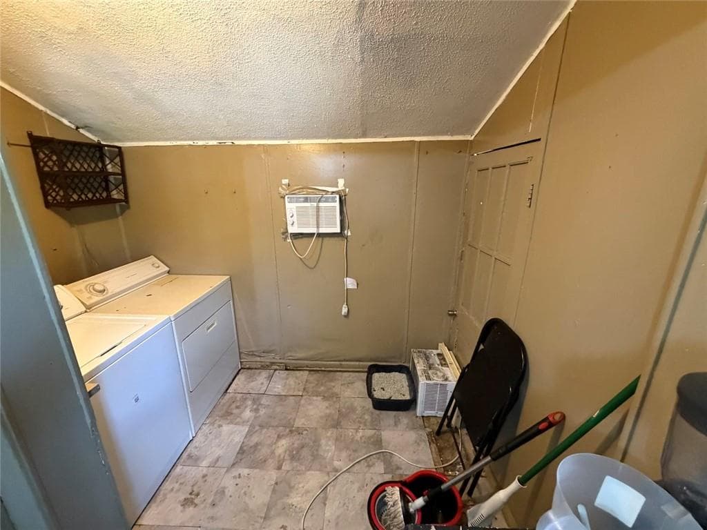 2 bedroom, 1 bathroom, 616 sq ft single family residence under contract at 1067 Desota Street, Gainesville, GA 30501 — photo 8