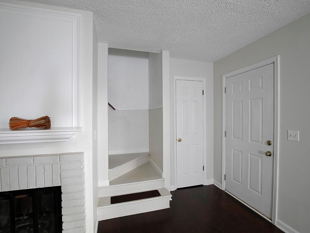 2 bedroom, 3 bathroom, 1,240 sq ft townhouse for rent at 1018 Old Holcomb Bridge Road, Roswell, GA 30076 for $1,940 a month — photo 4