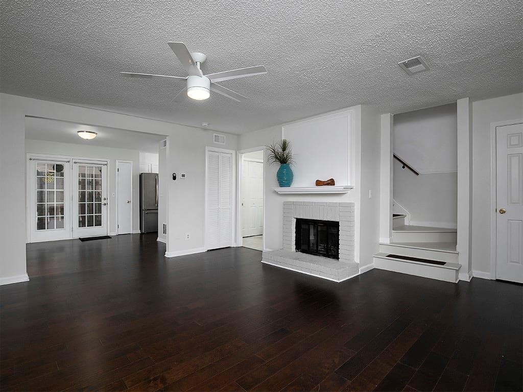 2 bedroom, 3 bathroom, 1,240 sq ft townhouse for rent at 1018 Old Holcomb Bridge Road, Roswell, GA 30076 for $1,940 a month — photo 5