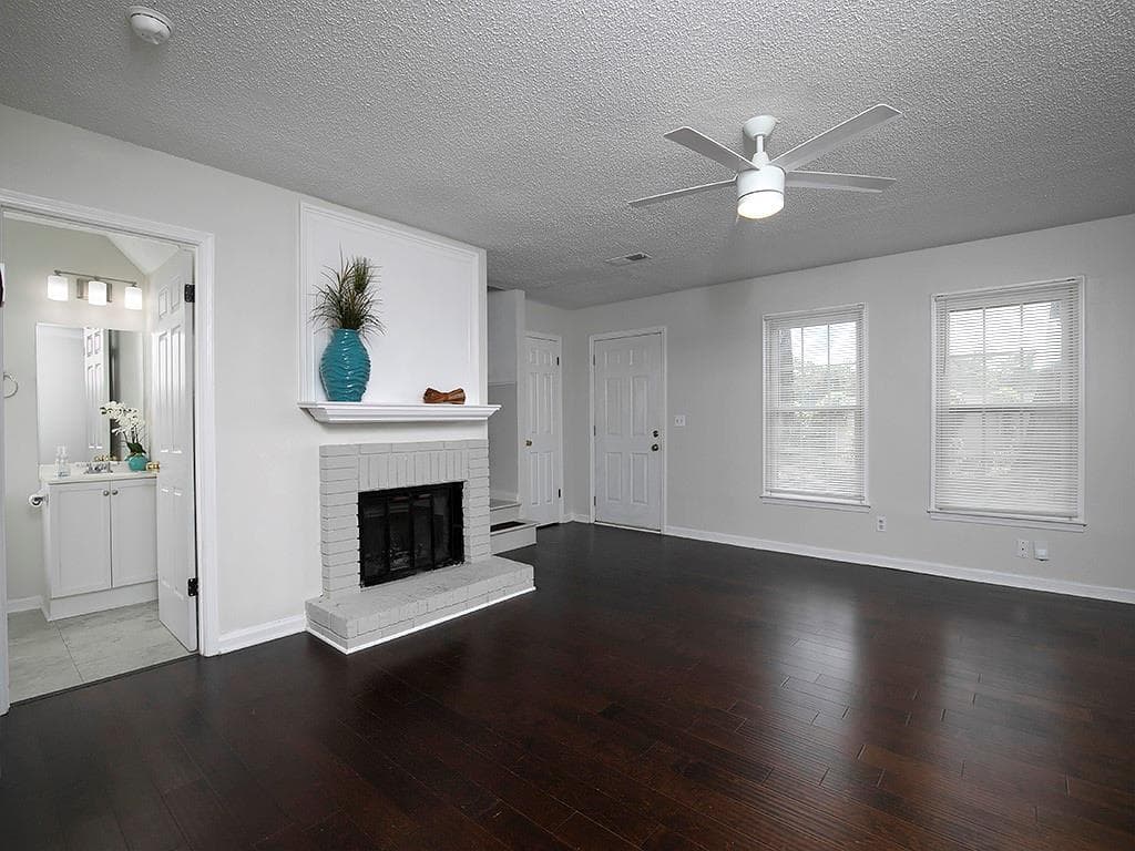 2 bedroom, 3 bathroom, 1,240 sq ft townhouse for rent at 1018 Old Holcomb Bridge Road, Roswell, GA 30076 for $1,940 a month — photo 6