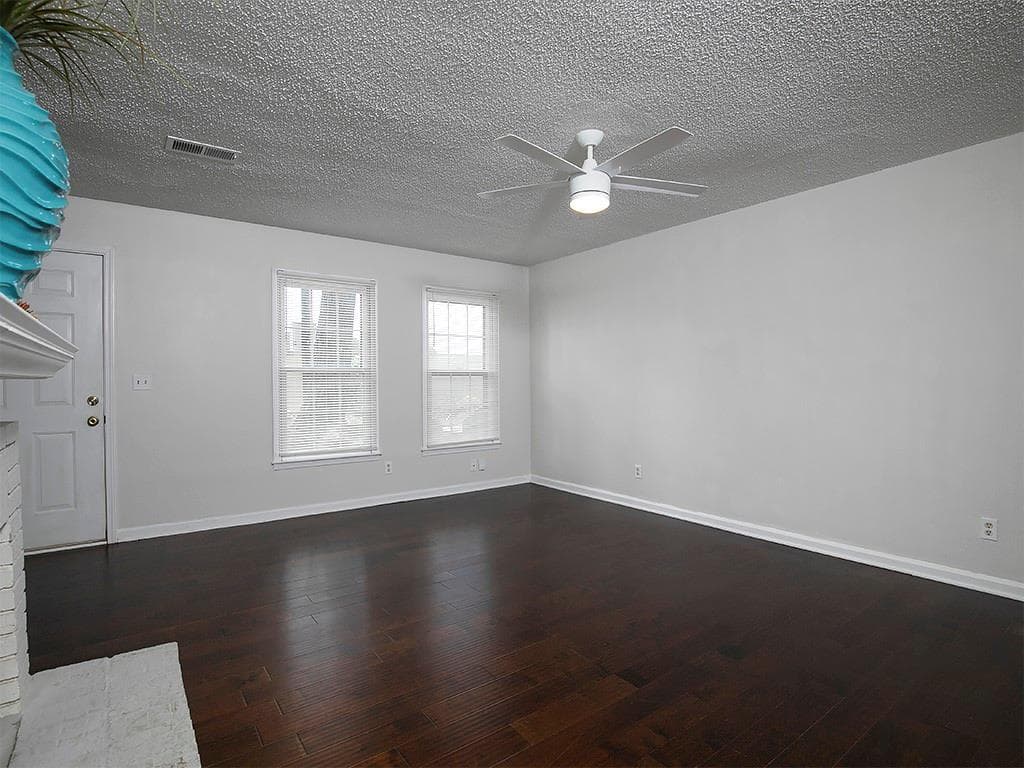 2 bedroom, 3 bathroom, 1,240 sq ft townhouse for rent at 1018 Old Holcomb Bridge Road, Roswell, GA 30076 for $1,940 a month — photo 7