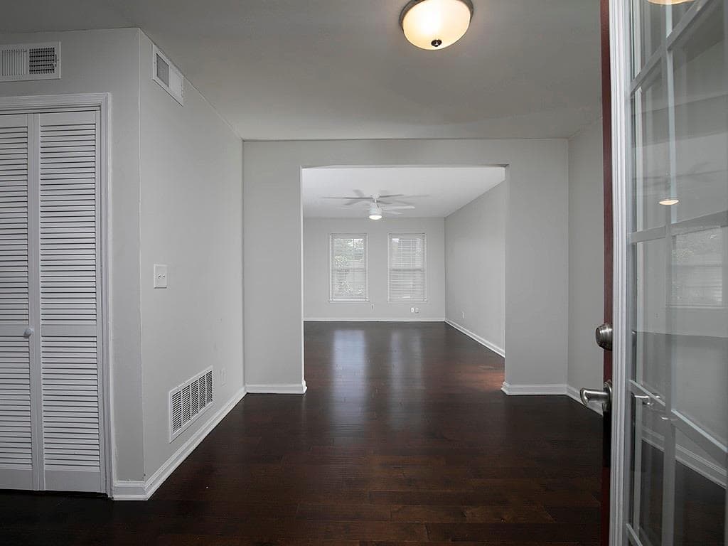 2 bedroom, 3 bathroom, 1,240 sq ft townhouse for rent at 1018 Old Holcomb Bridge Road, Roswell, GA 30076 for $1,940 a month — photo 9