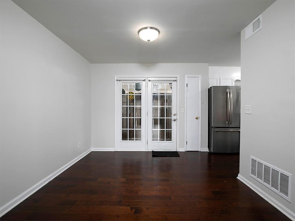 2 bedroom, 3 bathroom, 1,240 sq ft townhouse for rent at 1018 Old Holcomb Bridge Road, Roswell, GA 30076 for $1,940 a month — photo 10