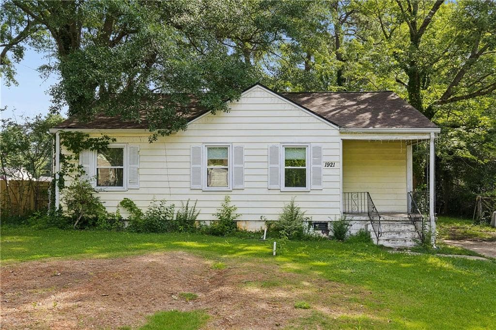3 bedroom, 1 bathroom, 1,029 sq ft single family residence sold at 1921 Clearwater Drive, Marietta, GA 30067