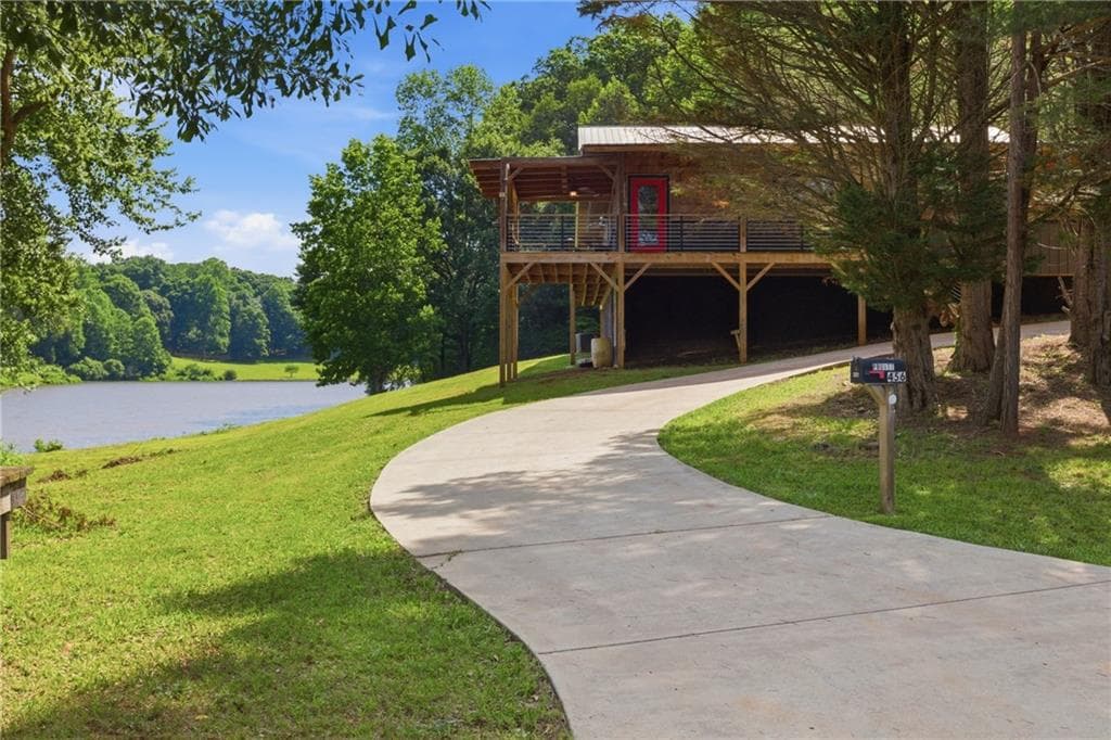 2 bedroom, 2 bathroom, 1,760 sq ft single family residence for sale at 456 Oak Springs Road, Clarkesville, GA 30523