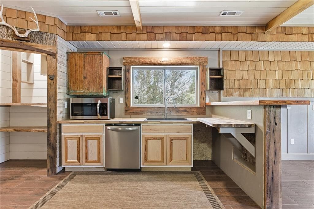 2 bedroom, 2 bathroom, 1,760 sq ft single family residence for sale at 456 Oak Springs Road, Clarkesville, GA 30523 — photo 5