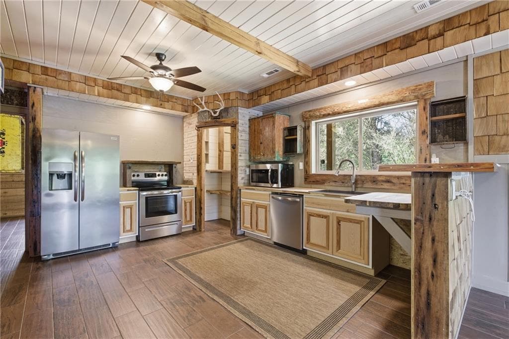 2 bedroom, 2 bathroom, 1,760 sq ft single family residence for sale at 456 Oak Springs Road, Clarkesville, GA 30523 — photo 6