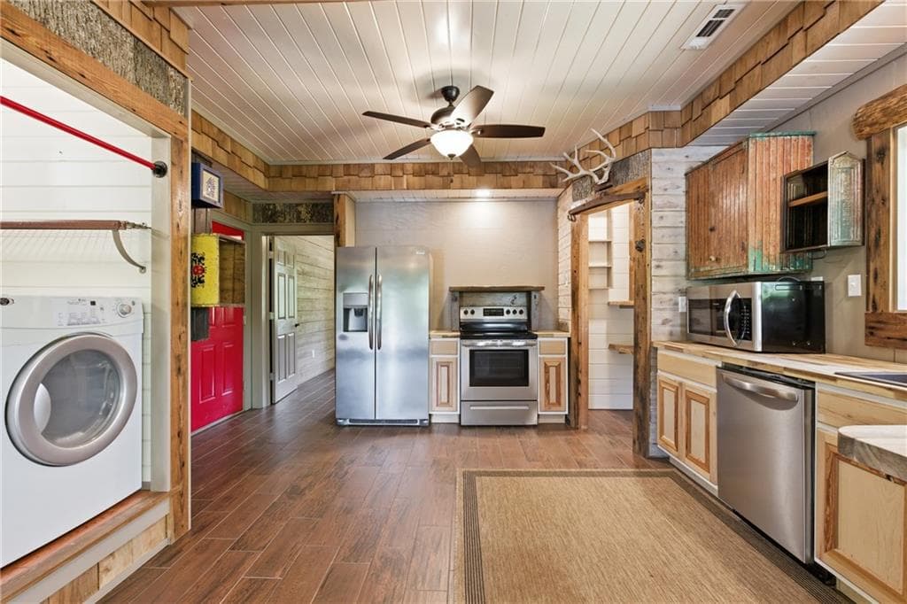 2 bedroom, 2 bathroom, 1,760 sq ft single family residence for sale at 456 Oak Springs Road, Clarkesville, GA 30523 — photo 7