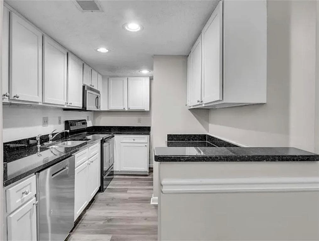 2 bedroom, 2 bathroom, 1,040 sq ft condominium for rent at 6900 Roswell Road 10Q, Atlanta, GA 30328 for $2,200 a month — photo 1 of 13