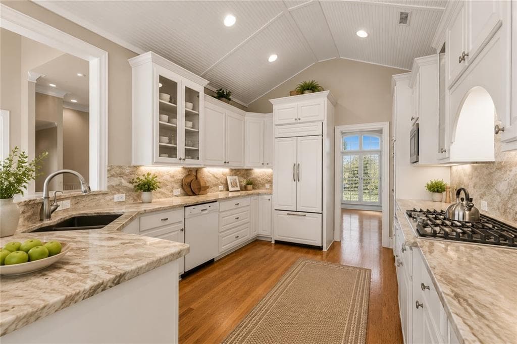 4 bedroom, 5 bathroom, 4,200 sq ft single family residence for sale at 3657 Mariner Bluff Court, Gainesville, GA 30506 — photo 7