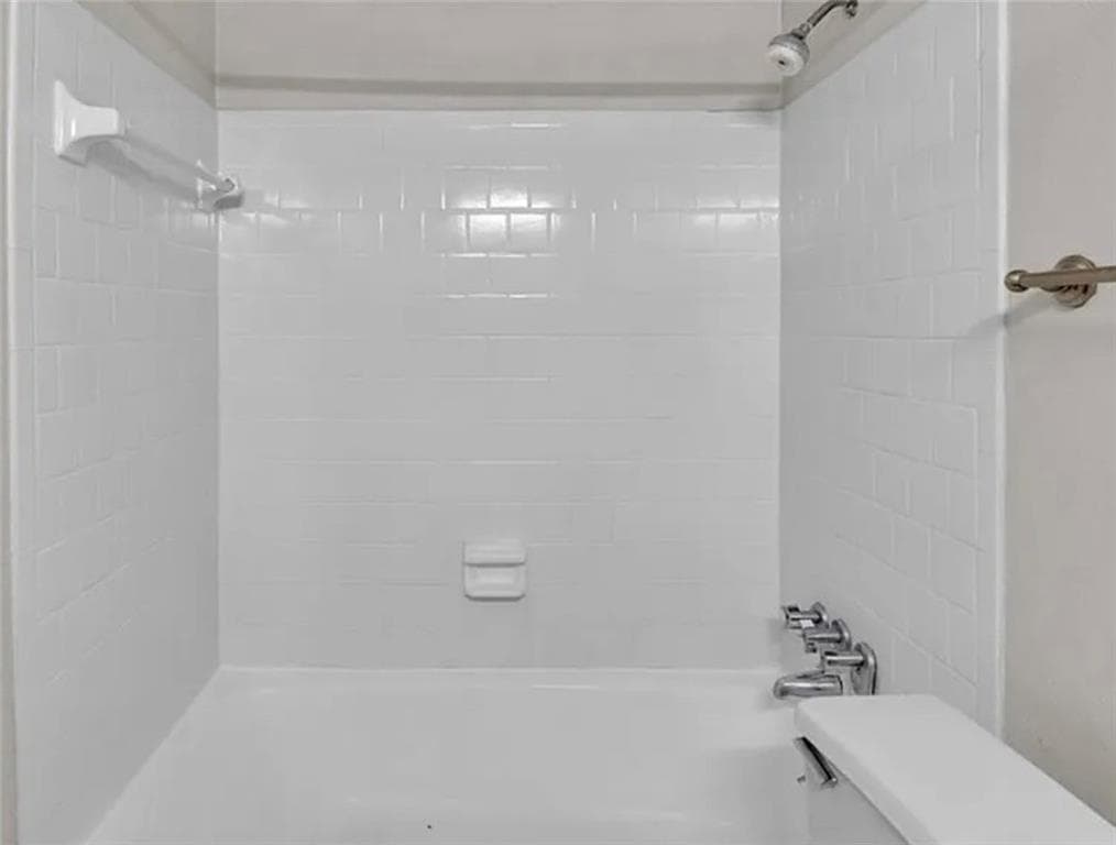2 bedroom, 2 bathroom, 1,040 sq ft condominium for rent at 6900 Roswell Road 10Q, Atlanta, GA 30328 for $2,200 a month — photo 10